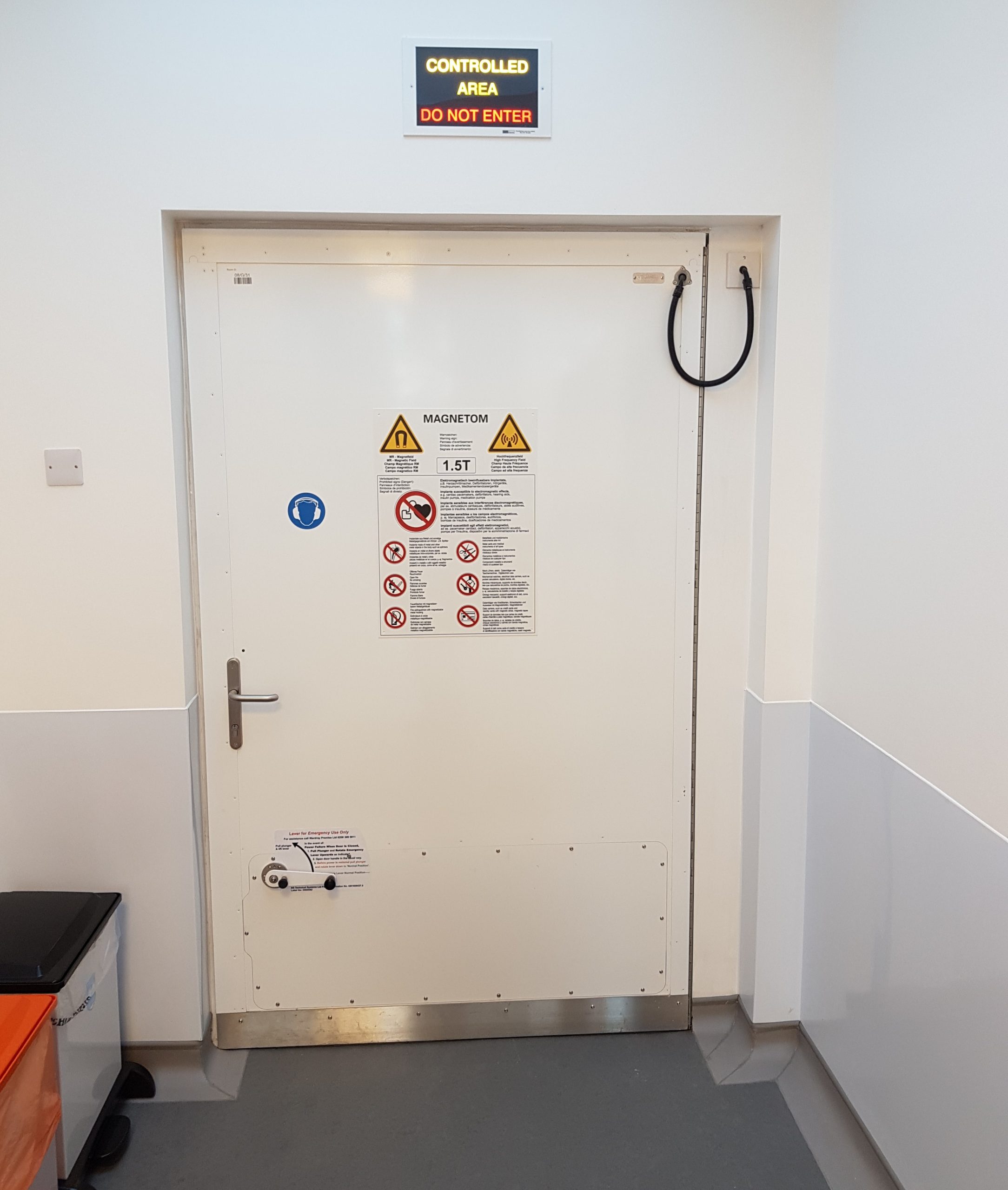 2018-09-07 Manual MRI Door - Cropped